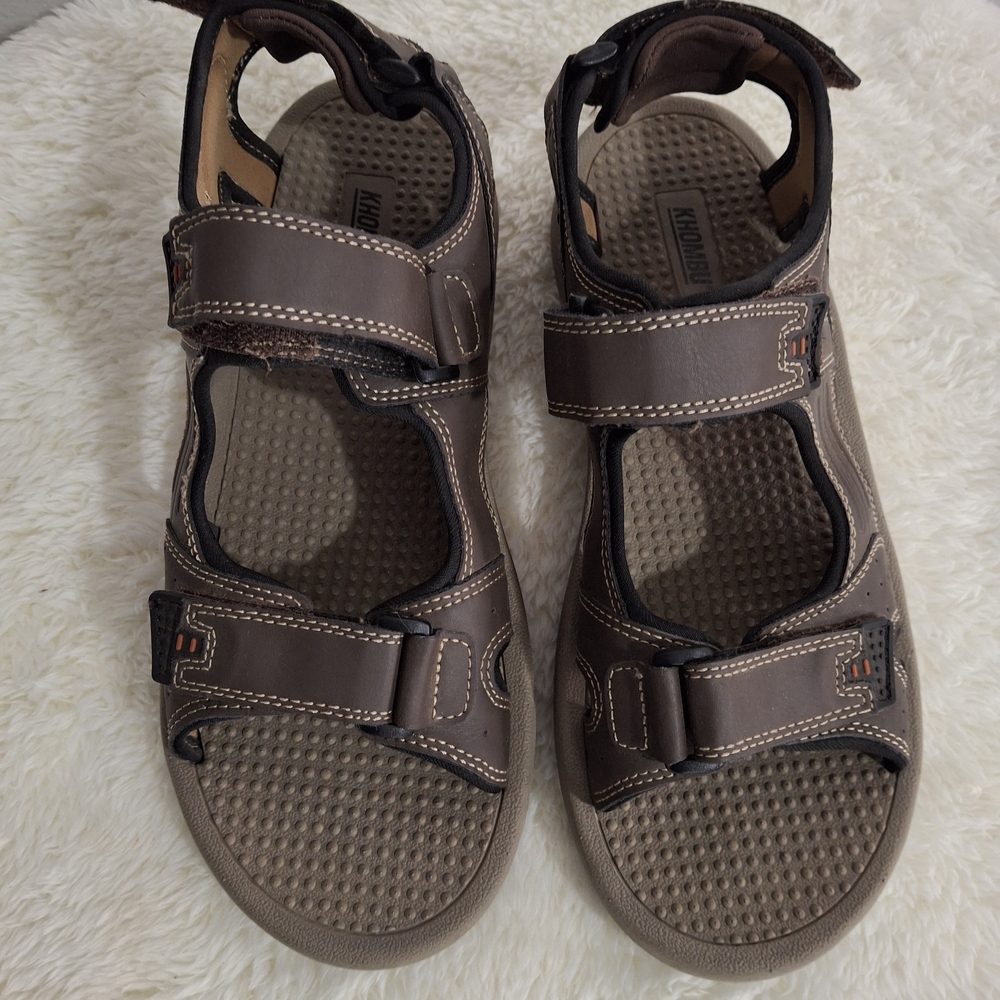 Men's Khombu Brown Sandals with Adjustable Straps Size 10.